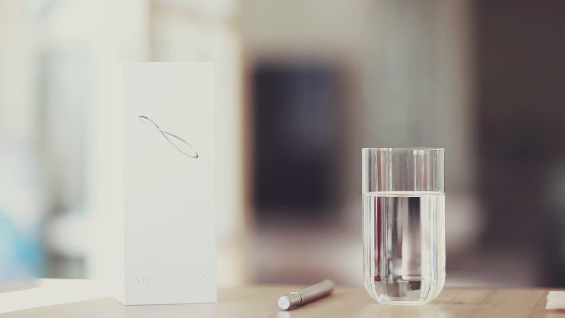 Ladda video: Analemma Wand